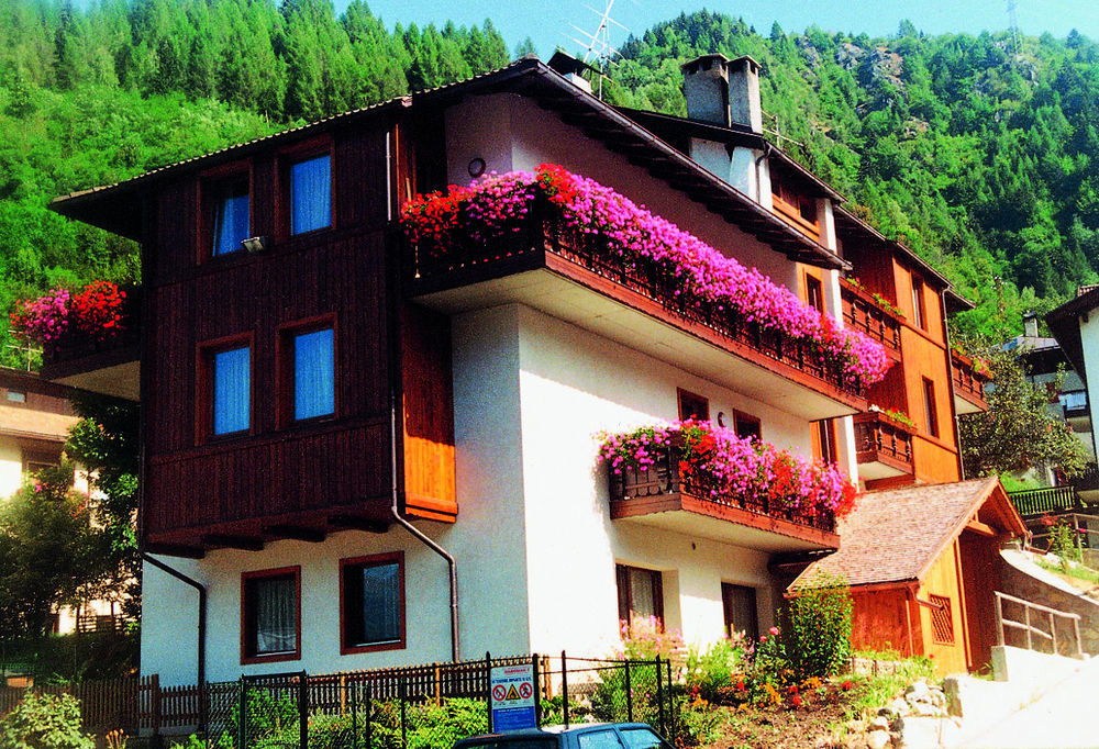 Residence Marisol Camere & Appartamenti - Mezzana Centre Екстер'єр фото